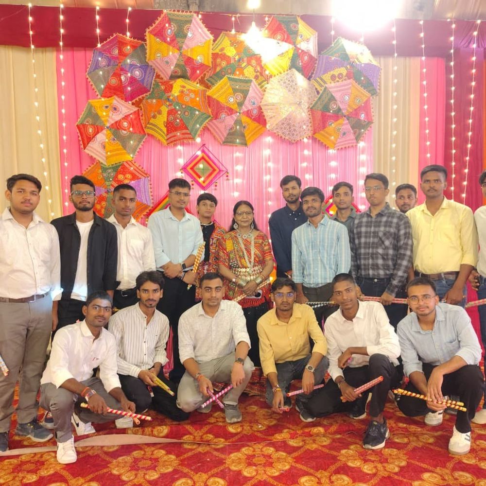 डीएमसीएच में डांडिया नाइट, झूमे मेडिकल स्टूडेंट्स:छात्र-छात्राओं ने मिलकर सांस्कृतिक प्रतिभा दिखाई, पुराने शिक्षक भी हुए शामिल