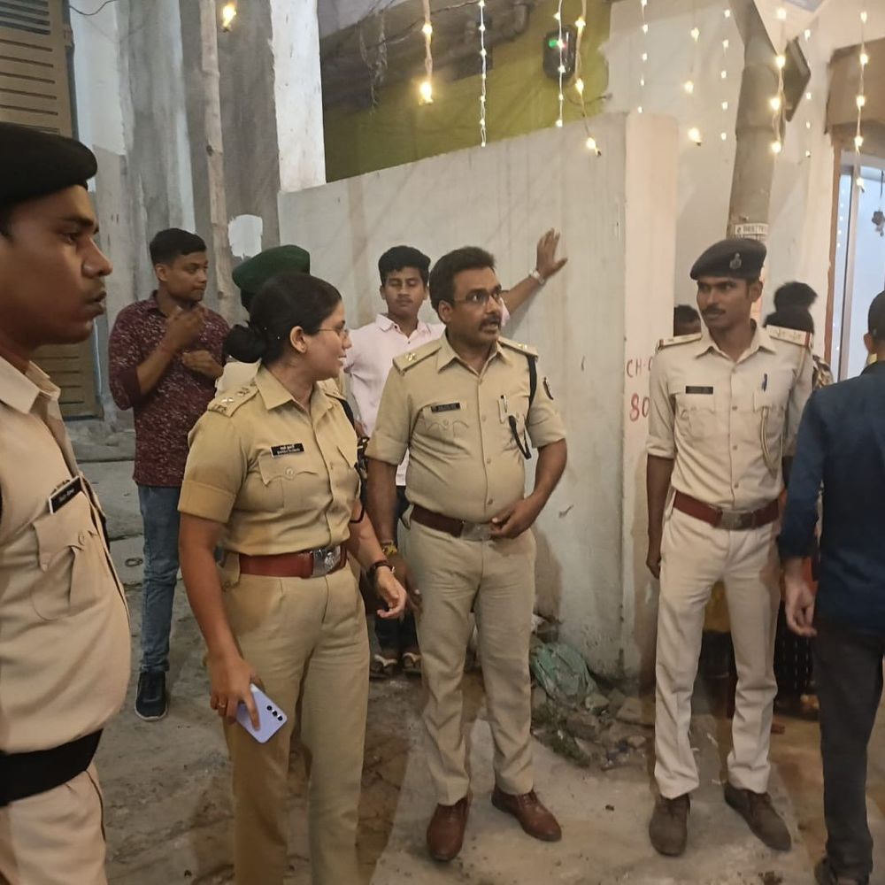 दरभंगा में दुर्गा पूजा को लेकर सुरक्षा के कड़े इंतजाम:426 जगहों पर दंडाधिकारी-पुलिस बल तैनात; नियंत्रण कक्ष एक्टिव, पूजा पंडालों में सीसीटीवी लगाने के निर्देश