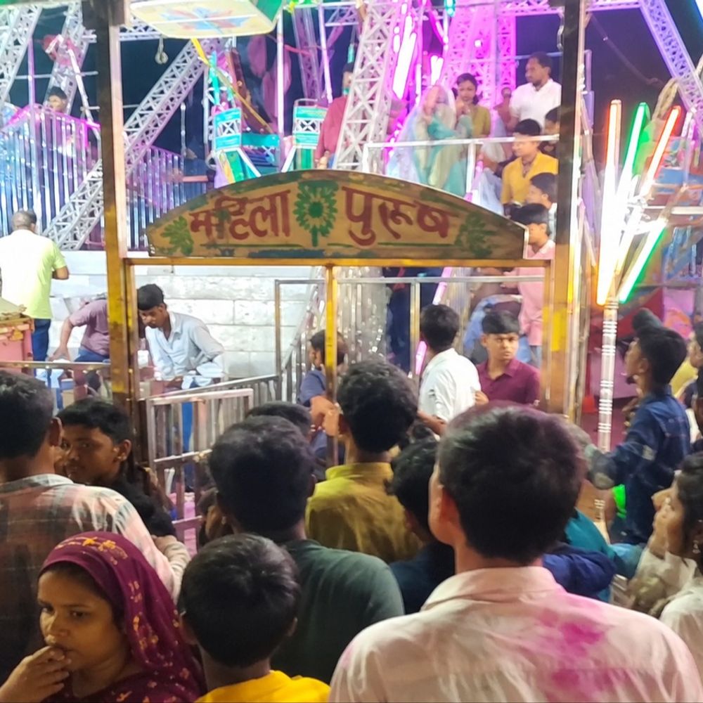 दरभंगा- मेले में झूले से गिरकर 4 लड़कियां घायल:एक की हालत गंभीर; पैर टूटा, दूसरी के दांत टूटे; एक युवती रेफर