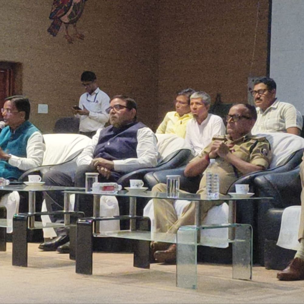 दरभंगा में 27 अक्टूबर को मतगणना, पर्यवेक्षकों-सहायकों को मिली ट्रेनिंग:कंट्रोल रूम का डीएम-एसएसपी ने किया निरीक्षण, काउंटिंग की प्रक्रिया बताई