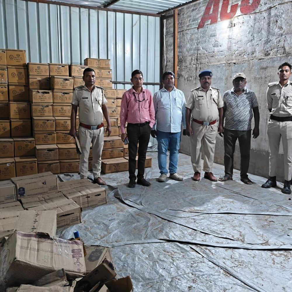 टाइल्स के गोदाम से 91 लाख की शराब मिली:459 कार्टन में थी 4,584 लीटर खेप, पुलिस ने गोदाम को किया सील