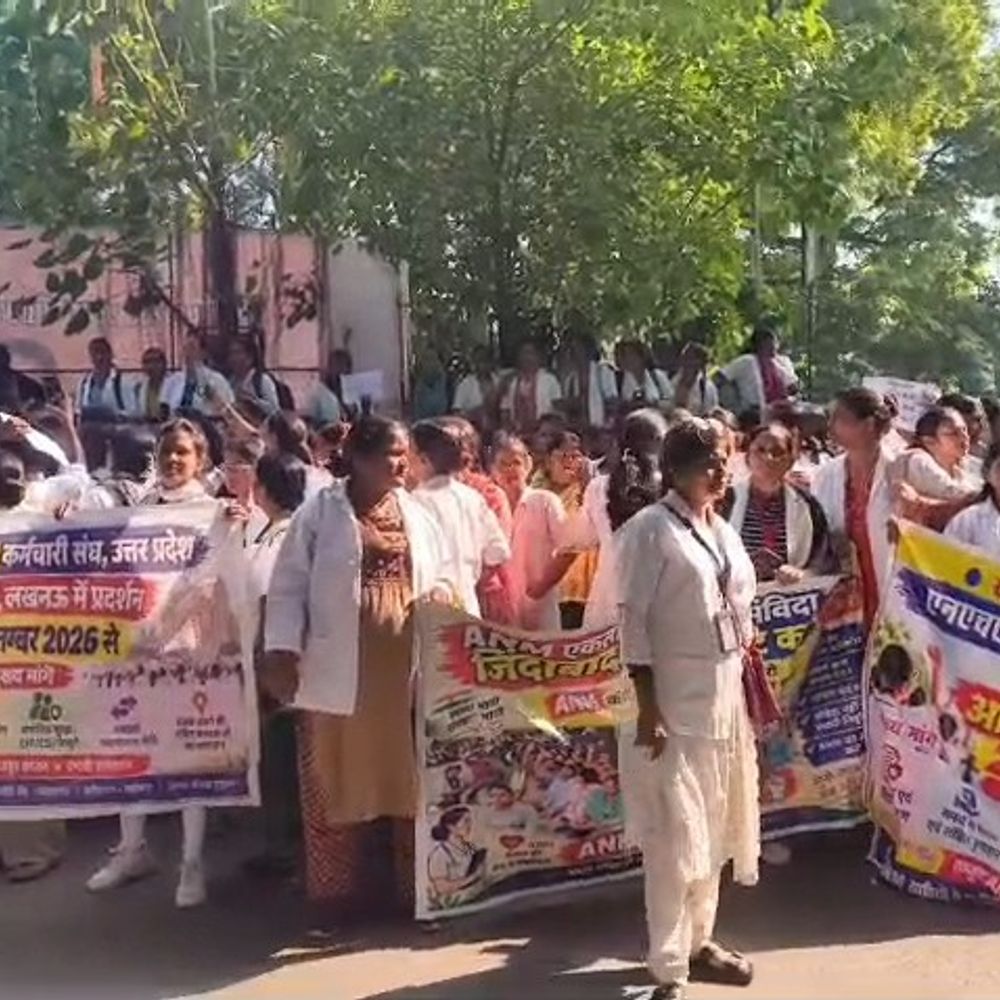 बृजेश पाठक के आवास का घेराव करने पहुंचीं महिला ANM:छह दिन से कर रहीं प्रदर्शन, स्थायी नियुक्ति और समान काम-समान वेतन की मांग, पुलिस ने हटाकर इको गार्डन भेजा