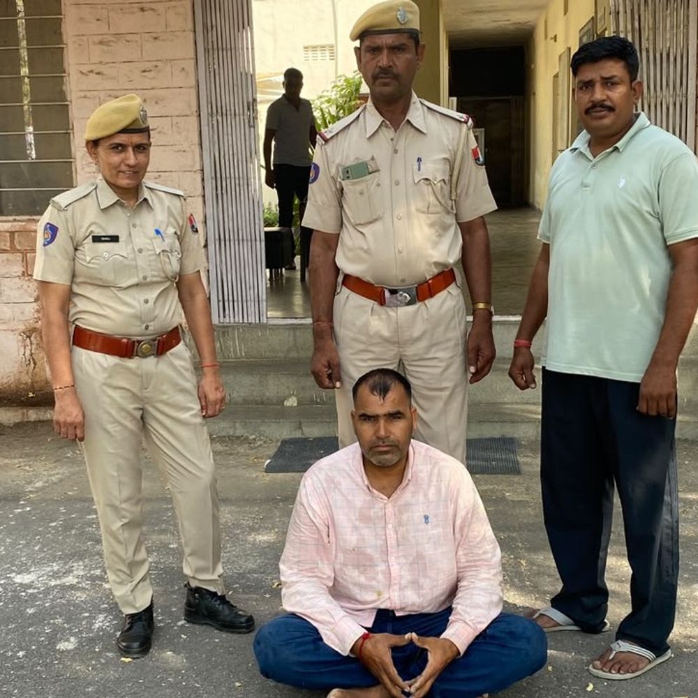 जोधपुर की डांगियावास थाना पुलिस का एक्शन:बाइक छोड़कर भागे तस्कर को दबोचा, 17 किलो से अधिक अवैध डोडा किया बरामद