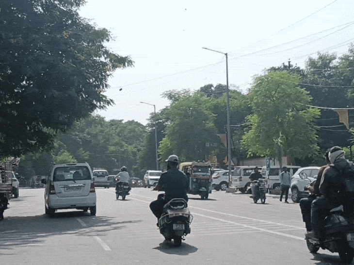झांसी में खिली धूप, ठंडी हवाएं बह रहीं:रात के समय गिर रहा तापमान, आज 18℃ पर आ सकता है टेम्परेचर