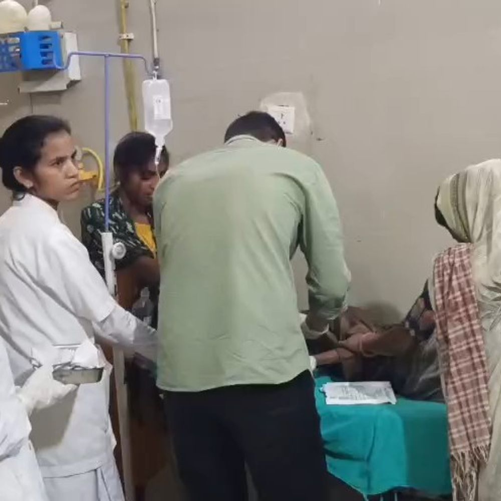 कुत्ते ने 10 साल के बच्चे का गाल नोंचकर फाड़ा:मामा के घर आया था मासूम, लोगों ने दौड़कर बचाई जान