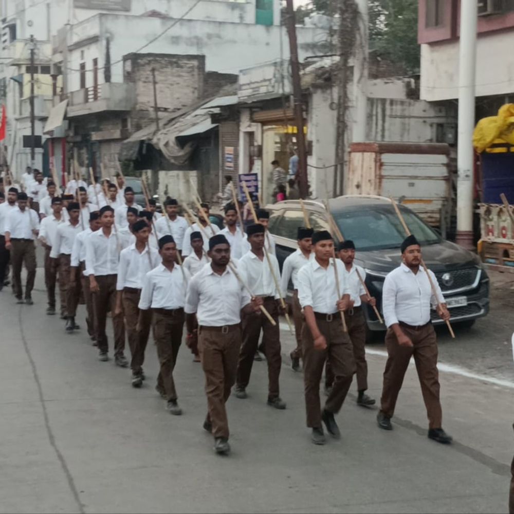 खंडवा में RSS का युवा पथ संचलन:प्रचारक बोले- युवा नौकरी तलाशने के बजाय रोजगार देने वाले बनें, देश की परंपरा-संस्कृति न भूलें
