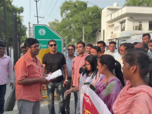 श्रीगंगानगर में कर्मचारी बोले- काली दिवाली मनाएंगे:कलेक्ट्रेट पर प्रदर्शन किया; 8 लाख कर्मचारियों के हितों की अनदेखी का आरोप