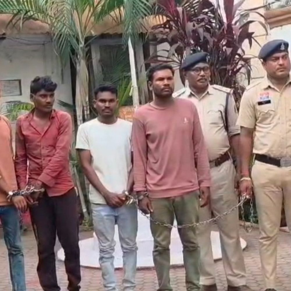 रायगढ़ में प्रोफ़ेसर को किडनैप करने वाले 4 आरोपी गिरफ्तार:घटना से 3 दिन पहले बनाई थी प्लानिंग, चाकू की नोक पर खाते से रकम ट्रांसफर कराकर की थी लूट