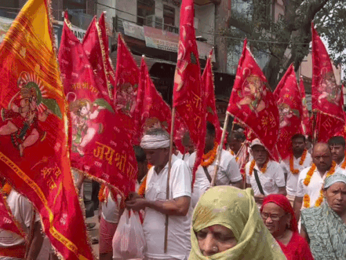 दशहरे पर मेहंदीपुर बालाजी का खास श्रृंगार:सोने का चोला और छप्पनभोग चढ़ाया, पंचामृत से अभिषेक किया