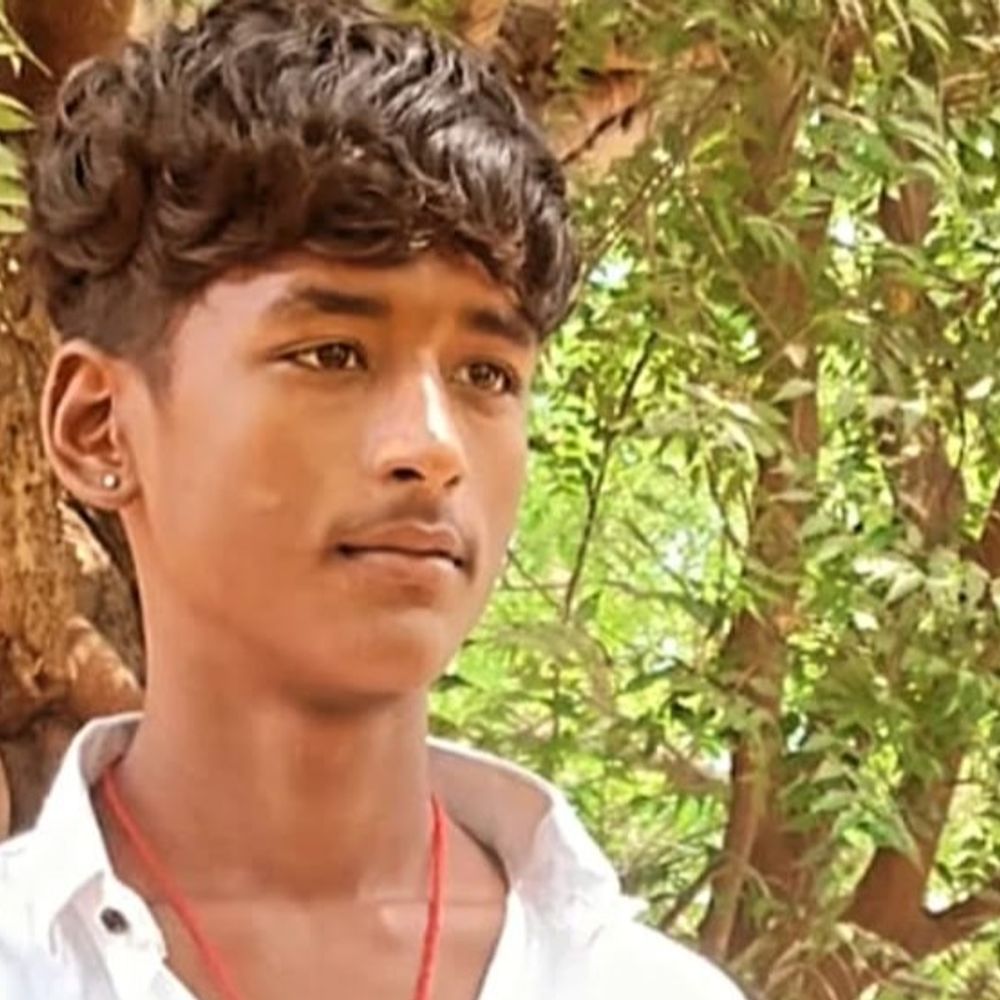 आरा में पटना के युवक की मौत:तेज रफ्तार वाहन ने बाइक में मारी टक्कर, दोस्त की हालत नाजुक