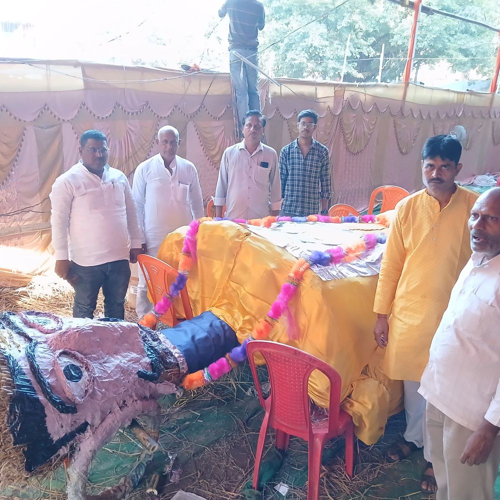 आरा में 25 फीट का रावण, ₹30 हजार में बना:8 दिनों में तैयार किया गया पुतला, रात 8 बजे होगा दहन, पुलिस बल तैनात