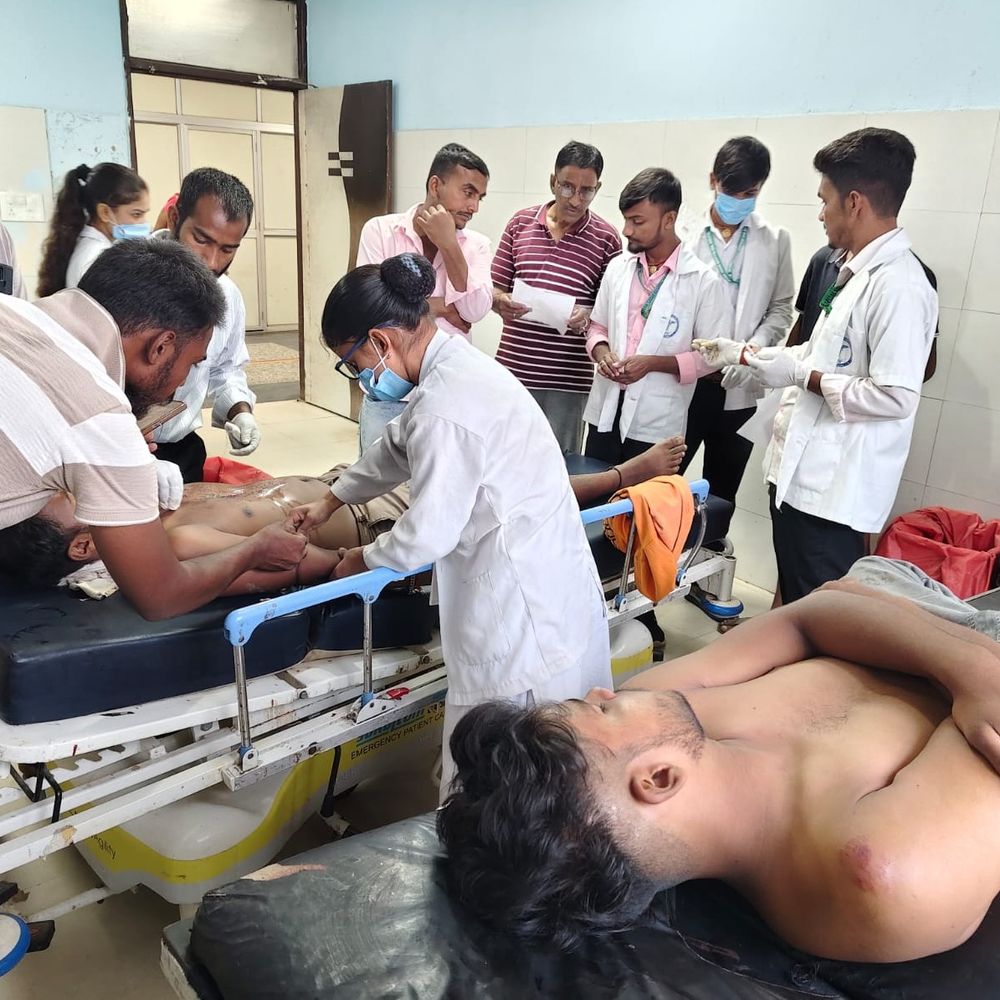 भोजपुर- मोबाइल चोरी विवाद में दो दोस्तों को मारा चाकू:दूध लेकर घर लौट रहे युवक को घेरा, बीच-बचाव में दूसरे दोस्त भी घायल
