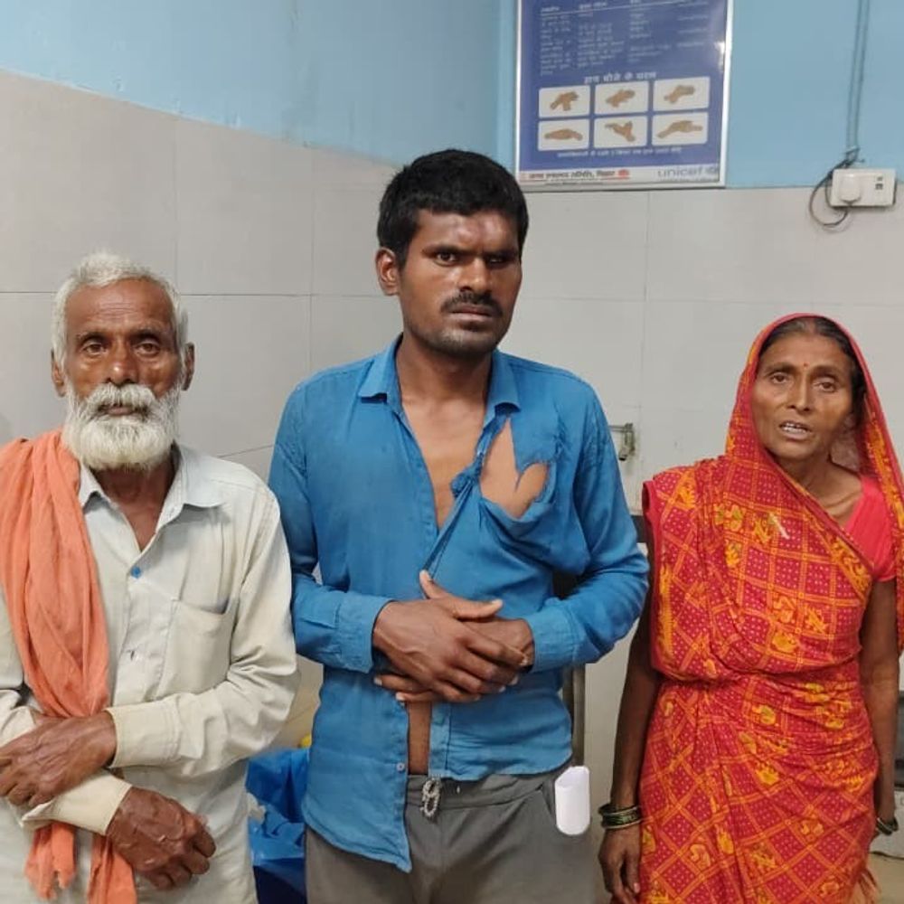 भोजपुर में दंपति समेत चार लोगों की बेहरमी से पिटाई:पाटीदार पर दुकान में घुसकर गाली-गलौज करने का आरोप, विरोध करने पर लाठी-डंडे से पीटा