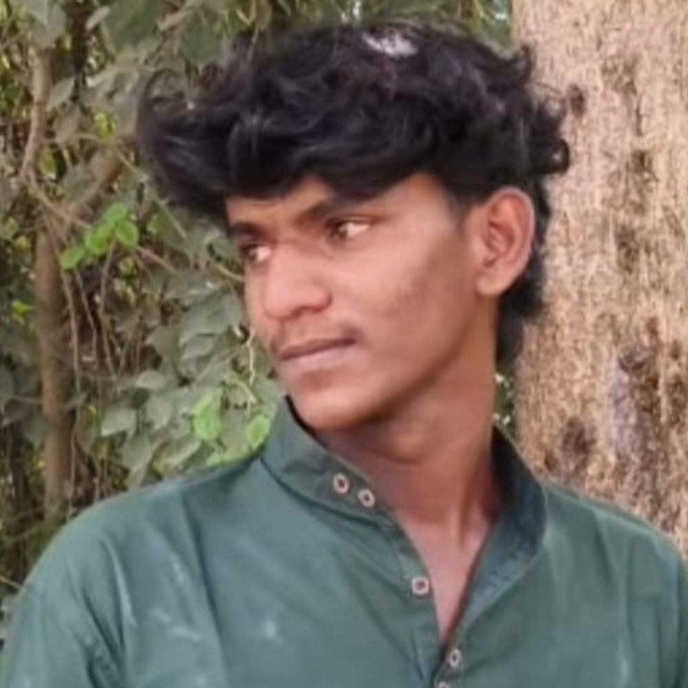 भोजपुर में सड़क हादसे में युवक की मौत:छड़-सीमेंट लाने बाजार जा रहा था, तेज रफ्तार ट्रैक्टर ने रौंदा