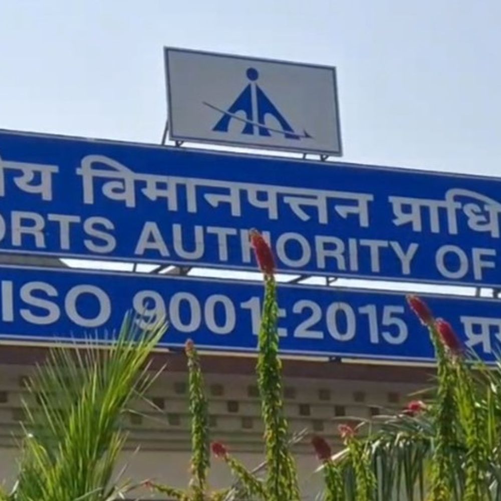 गयाजी एयरपोर्ट पर 110 ग्राम का संदिग्ध गोल्ड बिस्कुट मिला:कोलकाता में यात्री को हिरासत में लिया गया, वैध पेपर नहीं दिखा सका