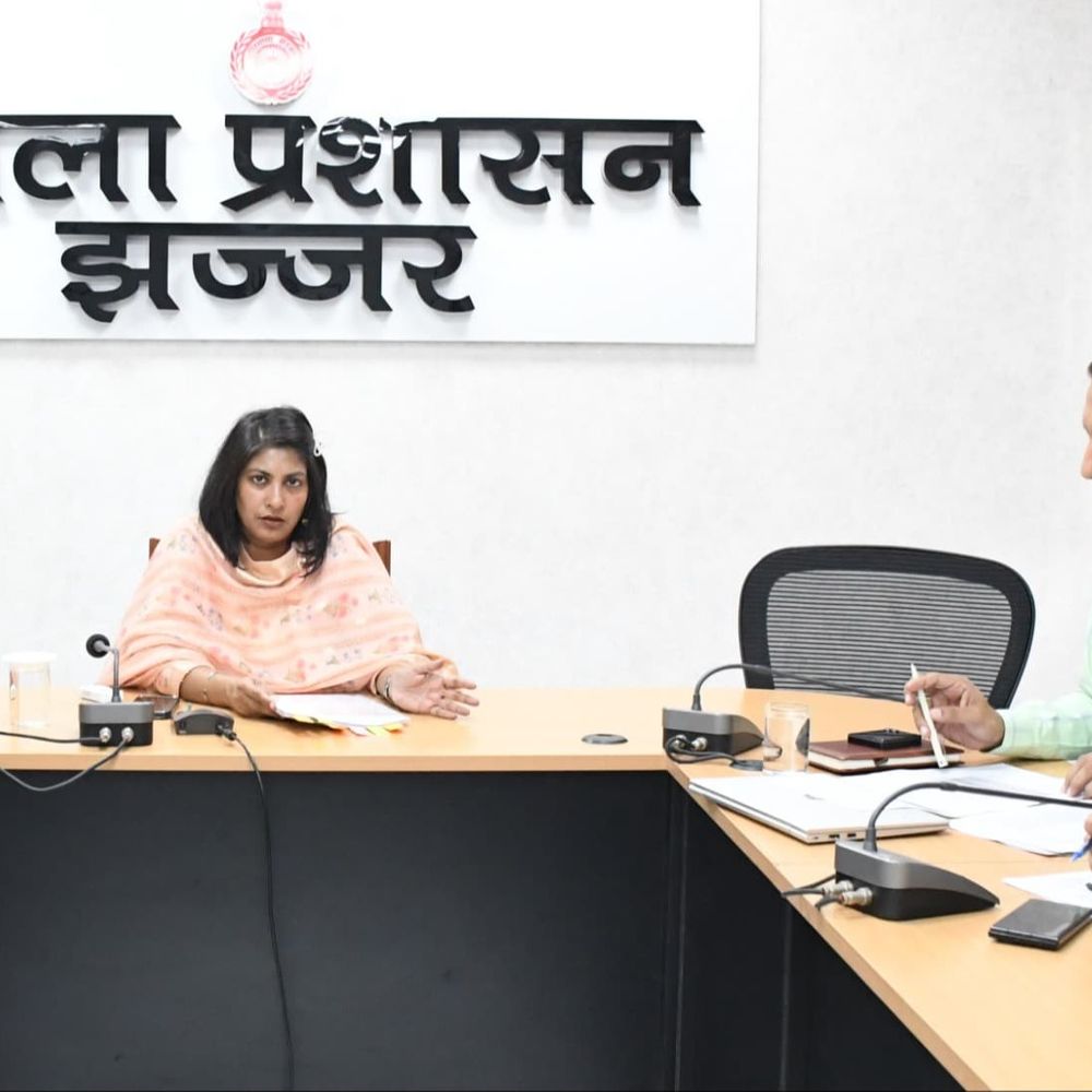 झज्जर की ड्रेनों में जहरीला पानी छोड़ने वालों पर शिकंजा:फैक्ट्रियों की होगी जांच,डीसी ने मुंगेशपुर,ड्रेन नंबर8 की निगरानी के दिए निर्देश,बिना ट्रीटमेंट पानी छोड़ा,कार्रवाई