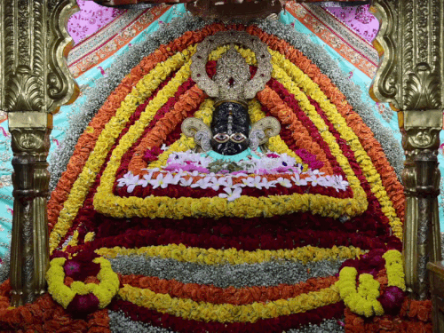 खाटूश्याम बाबा के दर्शन 19 घंटे बंद रहेंगे:13 अक्टूबर रात 10 बजे से 14 अक्टूबर को शाम 5 बजे तक पट नहीं खुलेंगे, विशेष सेवा पूजा-तिलक श्रृंगार होगा