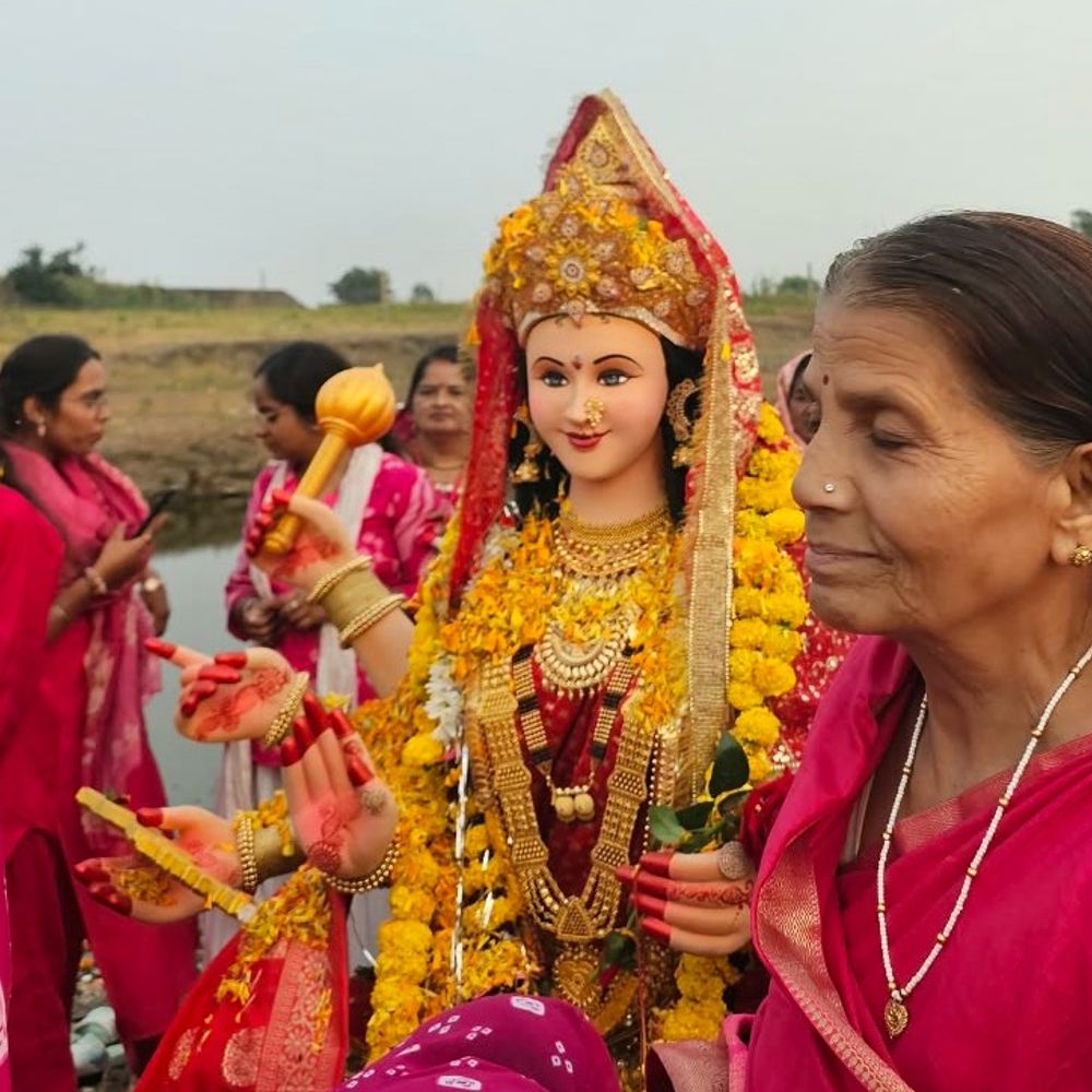 छिंदवाड़ा में बाजे-गाजे के साथ माता रानी को दी विदाई:छोटा तालाब और कुलबेहरा नदी में हुआ प्रतिमाओं का विसर्जन