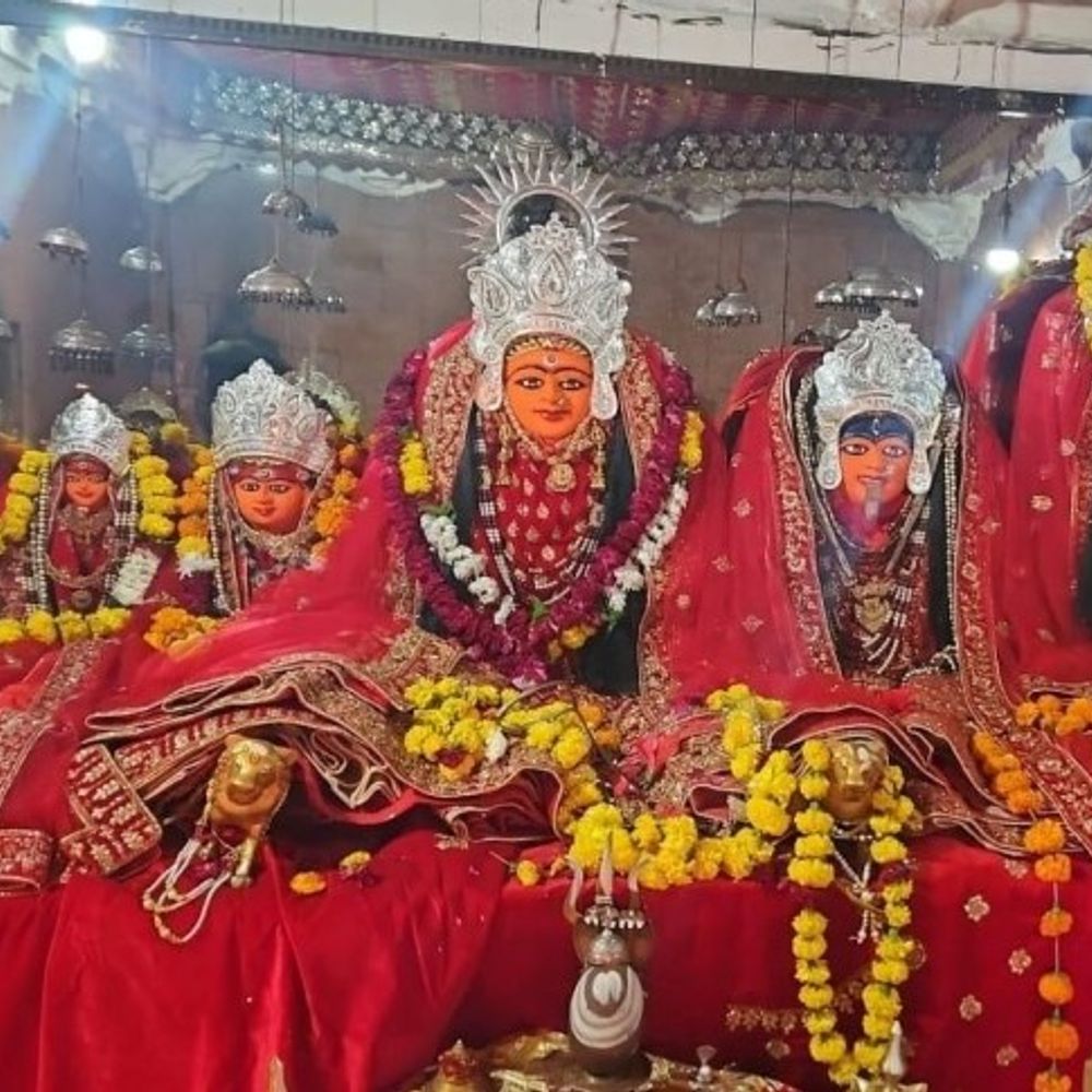 पूनागर माताजी के दर्शन पहाड़ी के नीचे ऑनलाइन करेंगे भक्त:बुजुर्गों को 522 सीढ़ियां चढ़ने में होती थी परेशानी, इसलिए लगाई LED स्क्रीन
