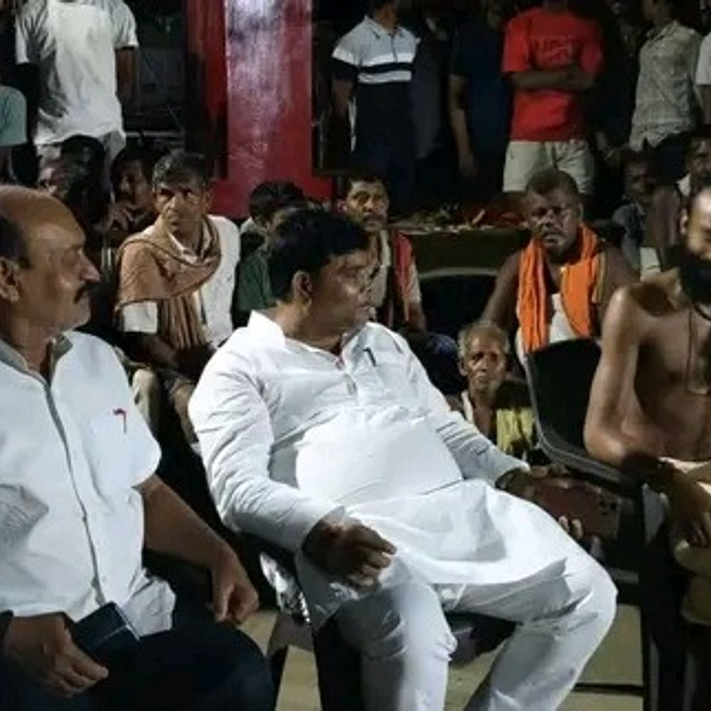विधायक महेंद्र राम दंगल की तैयारियों का जायजा लिया:बिलट चौक के राम जानकी मठ में पहलवानों से मुलाकात की