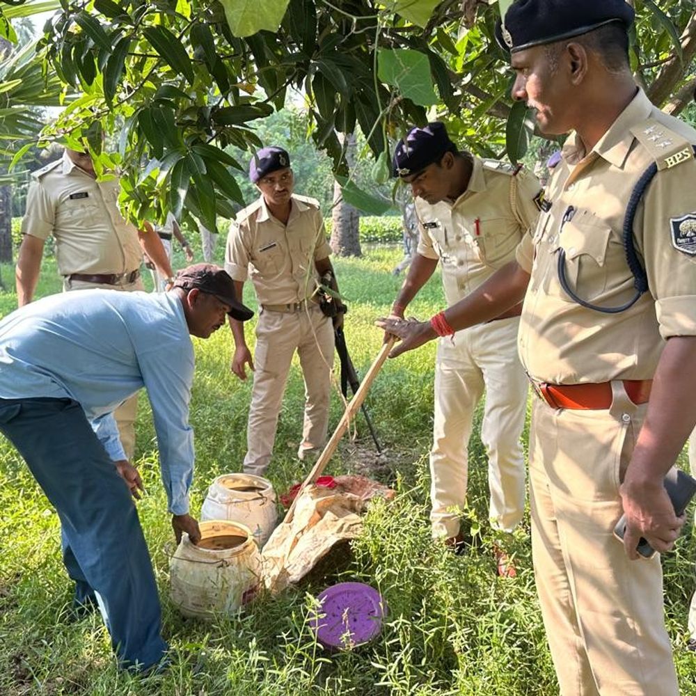 खून बहने के बाद टूटी हरनौत पुलिस की नींद!:गोलीबारी के बाद शराब के अड्डों पर रेड; 7 गिरफ्तार, 500 लीटर जावा नष्ट