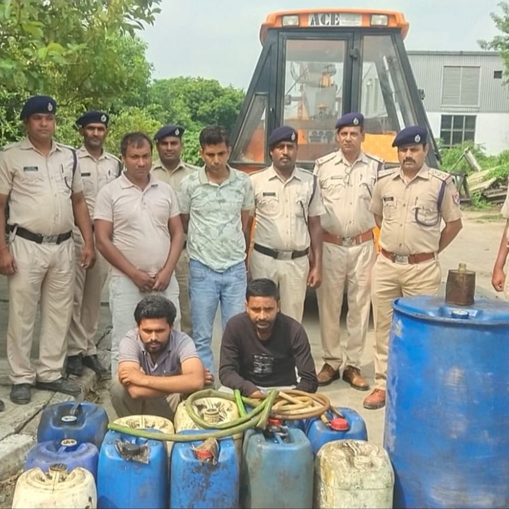 हरनौत रेलवे वर्कशॉप से डीजल चोरी का खुलासा:रेलकर्मी, सुपरवाइजर समेत 4 आरोपी गिरफ्तार; 240 लीटर तेल बरामद