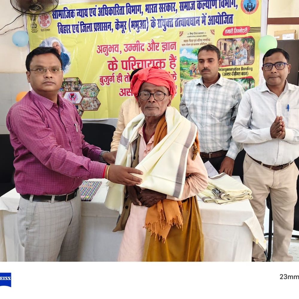 बुनियाद केंद्र में बुजुर्गों के अधिकार और नशामुक्ति पर कार्यक्रम:भरण-पोषण कानून की जानकारी दी, अंगवस्त्र भेंटकर सम्मानित किया