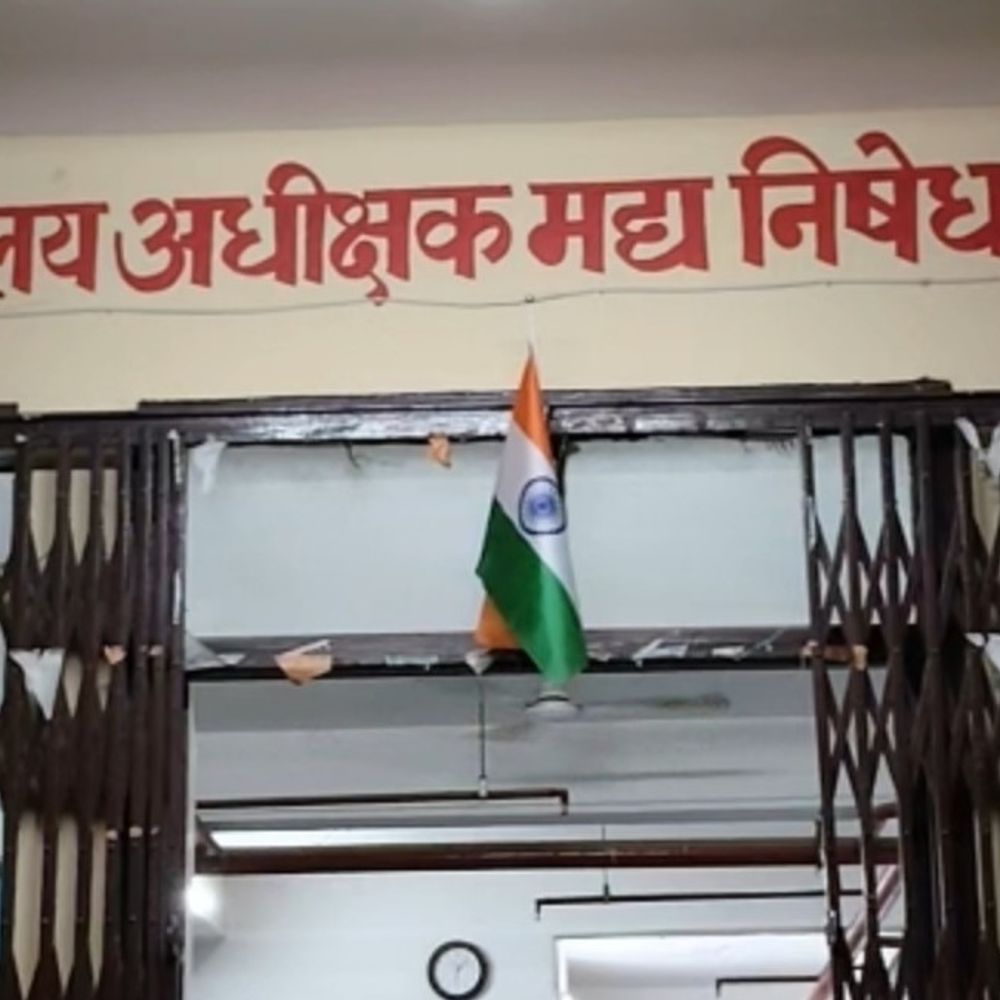 नालंदा में मद्य निषेध विभाग की टीम पर फायरिंग:शराब तस्करों ने चलाई गोली, बुलेट लगने से एक सिपाही की मौत