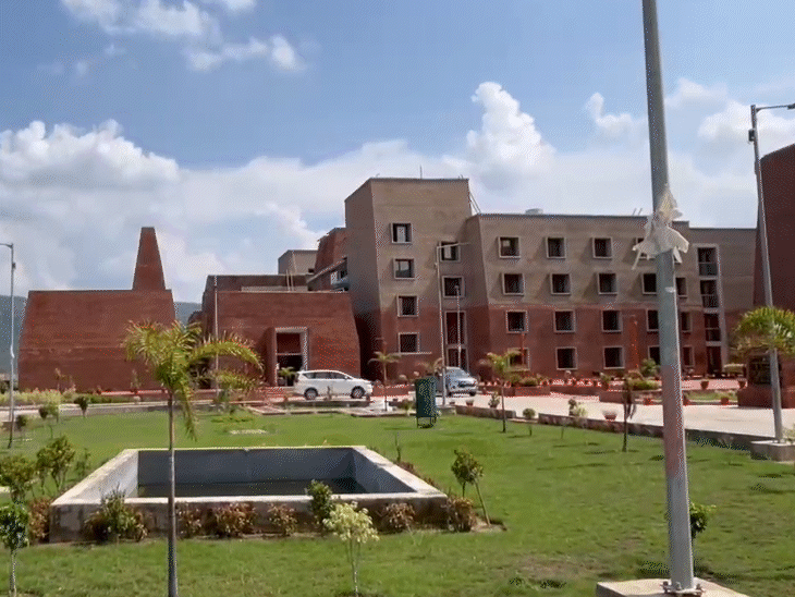 पर्यावरण और सस्टेनेबिलिटी में करियर बनाने का मौका:नालंदा यूनिवर्सिटी करा रही एग्जीक्यूटिव सर्टिफिकेट कोर्स, 15 नवंबर तक अर्ली-बर्ड डिस्काउंट
