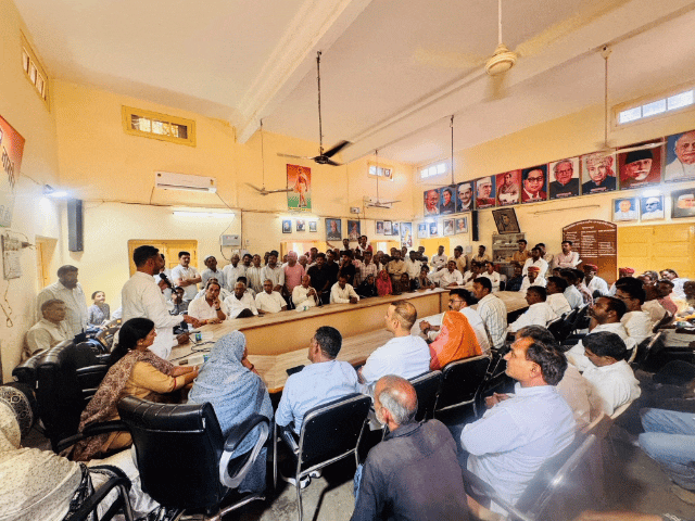 ‘महिलाओं और गरीब वर्ग के मुद्दों को उठाया जाए’:कांग्रेस के बैठक में बोले जिलाध्यक्ष, संगठन की मजबूती और चुनावी रणनीति पर चर्चा