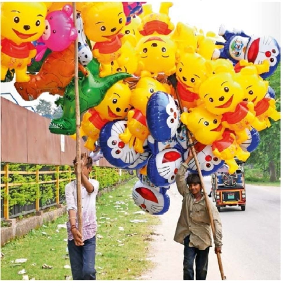 पापी पेट का सवाल, खेलने की उम्र में उठाना पड़ रहा बोझ