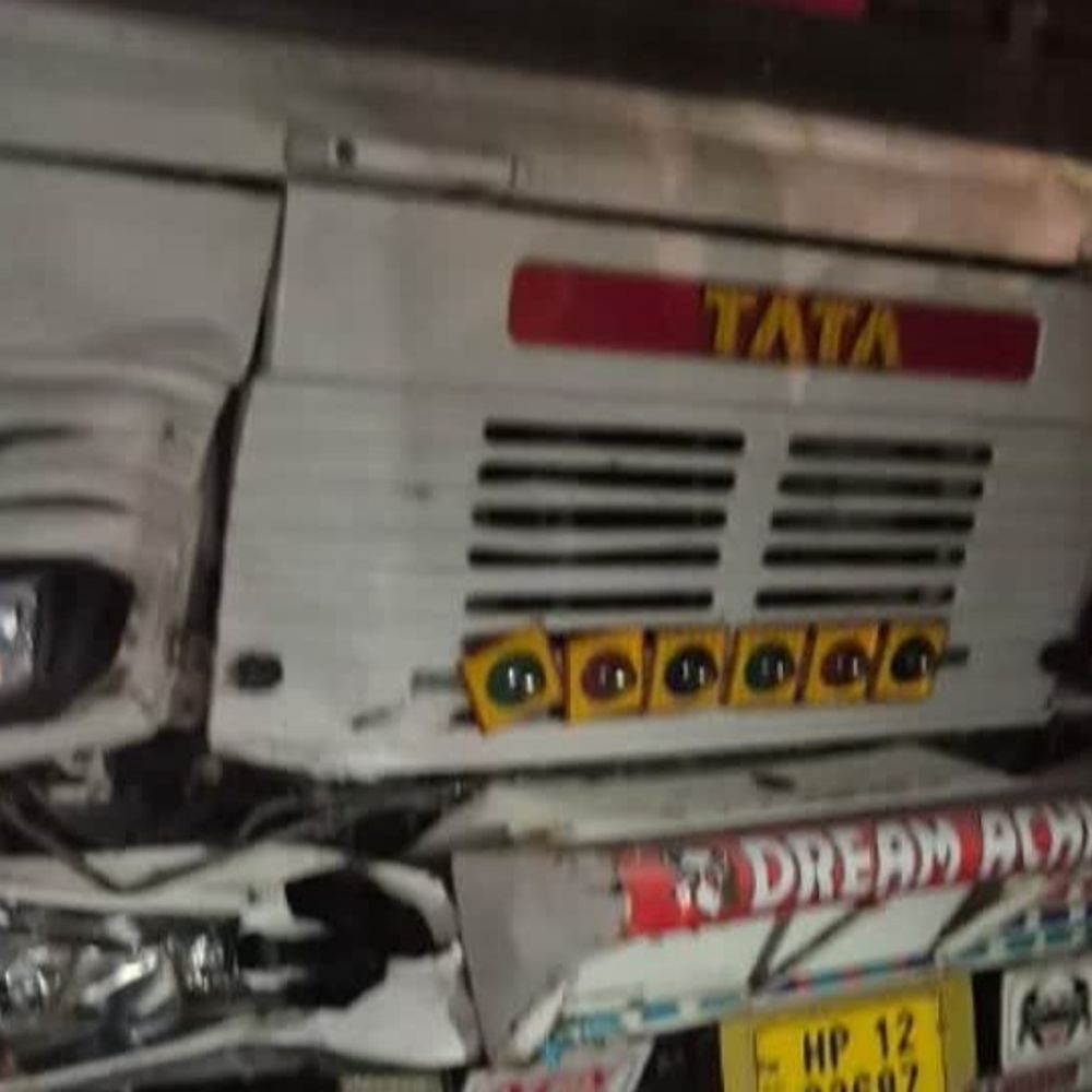 मेरठ में ट्रक ने 4 को रौंदा, 3 की मौत:देर रात हुआ हादसा, परिवारजनों का रो रोकर बुरा हाल मृतकों में कॉलेज कलर्क और दुकानदार