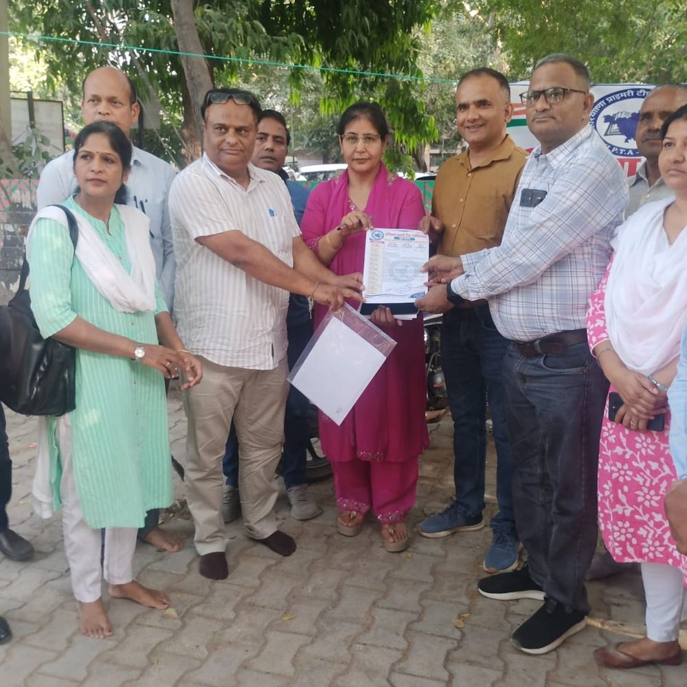 गुरुग्राम मिनी सचिवालय पर शिक्षकों का प्रदर्शन:HTET/TET की बाध्यता का विरोध, बोले- टीचर्स के भविष्य को सुरक्षित किया जाए