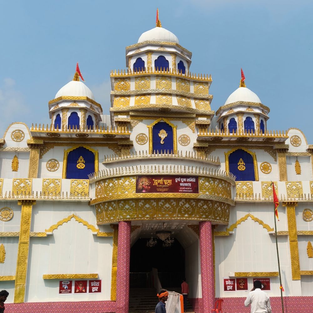 गिरिडीह में दुर्गा पूजा की धूम, पंडाल कर रहे आकर्षित:गिरिडीह में कहीं 80 फीट ऊंचा राम मंदिर, तो कहीं दक्षिण भारतीय मंदिर की झलक