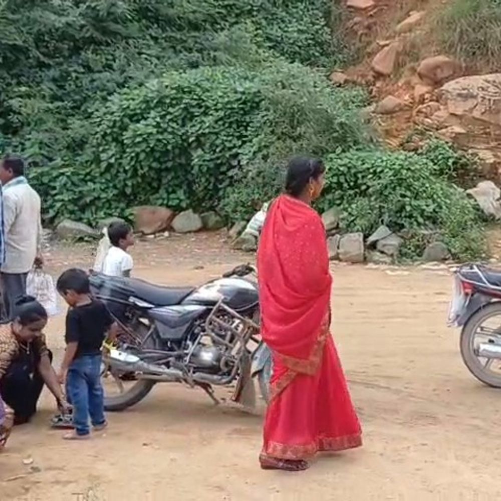 करमचट डैम का गेट बंद होने से लोग परेशान:गुप्ताधाम जा रहे श्रद्धालुओं को 30KM का लंबा चक्कर लगाना पड़ रहा