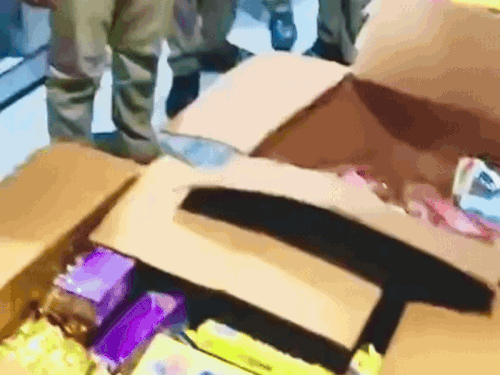 वाराणसी में मकान के अंदर मिला 65 किलो अवैध पटाखा:बिना लाइसेंस के बंद कमरे में किया था स्टोर, पुलिस ने दर्ज किया FIR