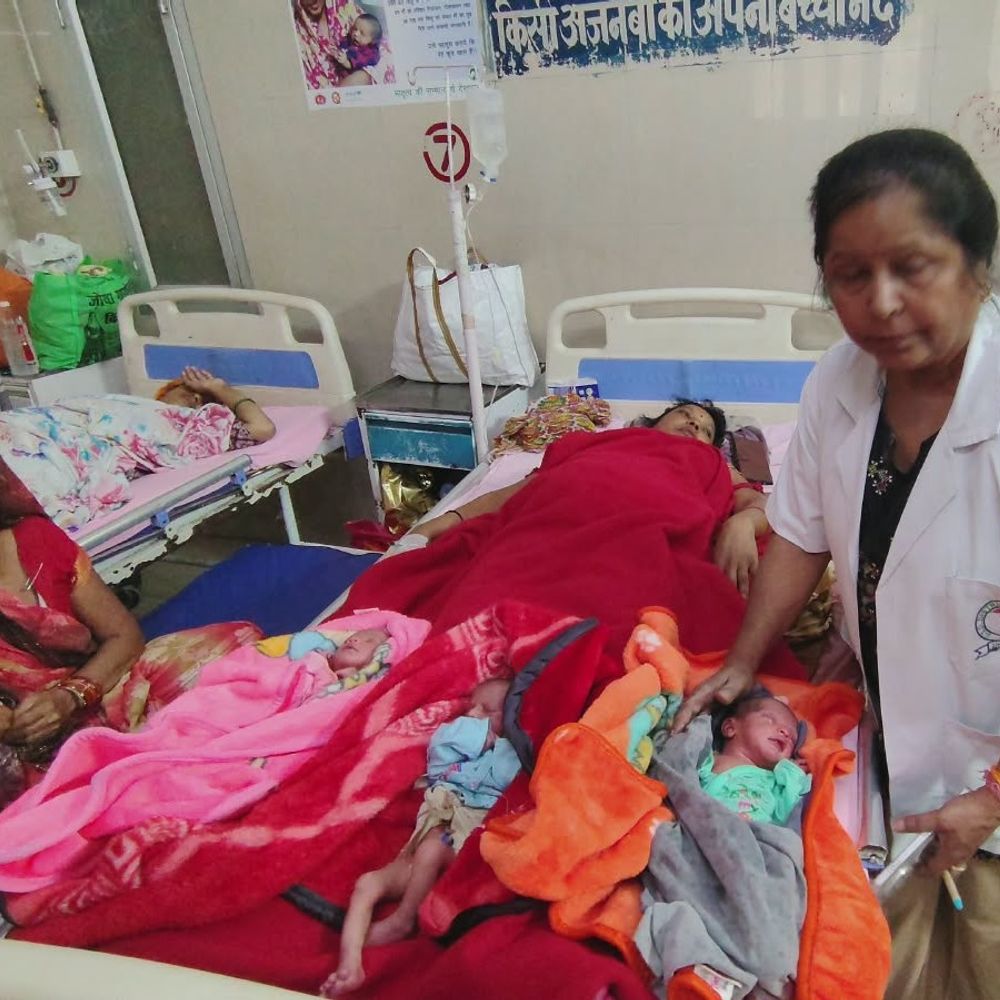 उन्नाव में महिला ने तीन बेटियों को दिया जन्म:सभी स्वस्थ, प्रत्येक का वजन 2 किलो से ज्यादा; परिवार में खुशी का माहौल