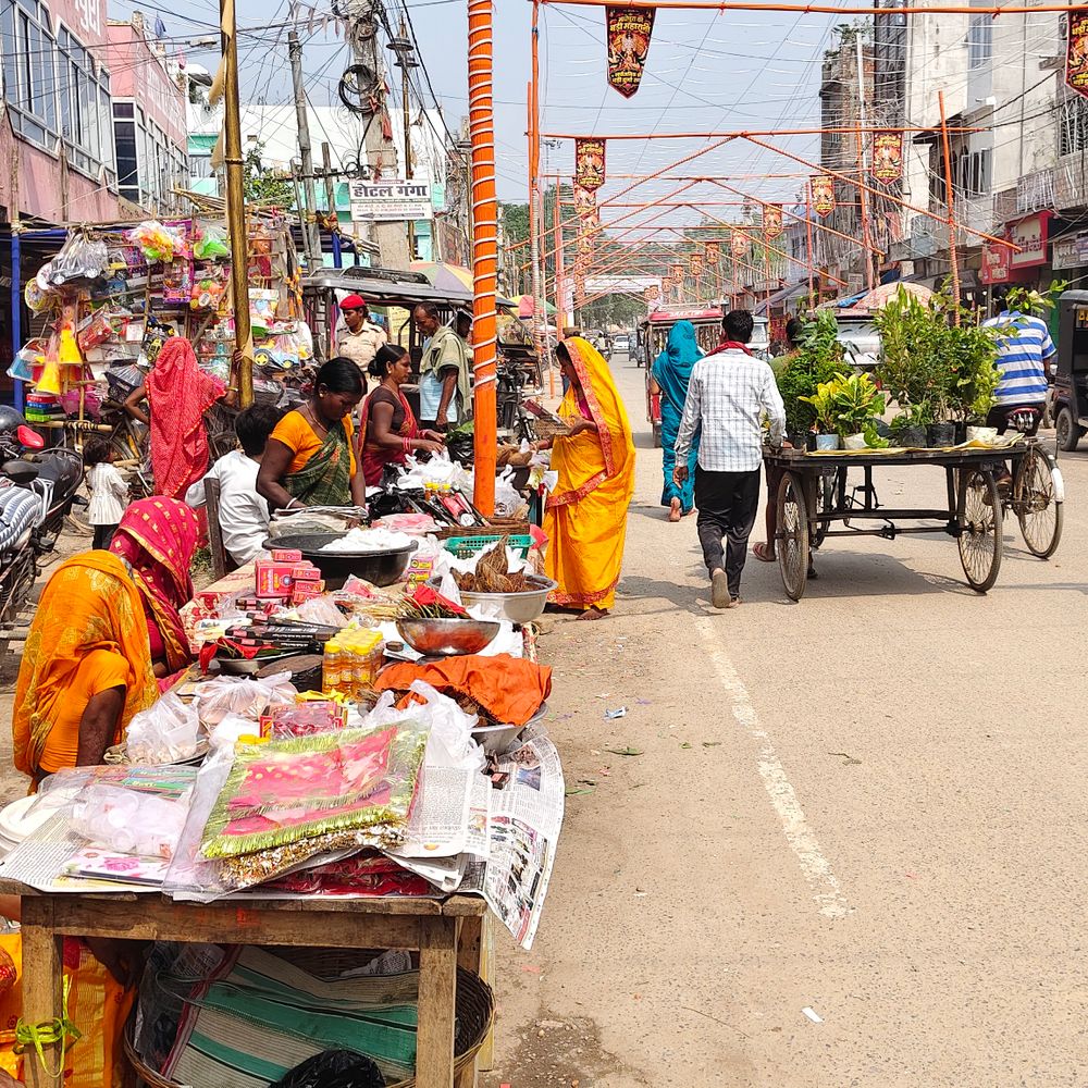 मधेपुरा में दुर्गा पूजा को लेकर ट्रैफिक में बदलाव:मेन मार्केट में 21 अक्टूबर की रात तक वाहनों की आवाजाही पर रोक; पार्किंग के लिए जगह तय