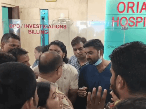 वाराणसी के डिलीवरी के बाद महिला की मौत:परिजनों का अस्पताल में हंगामा,इलाज में लापरवाही का आरोप… मौके पर पुलिस तैनात