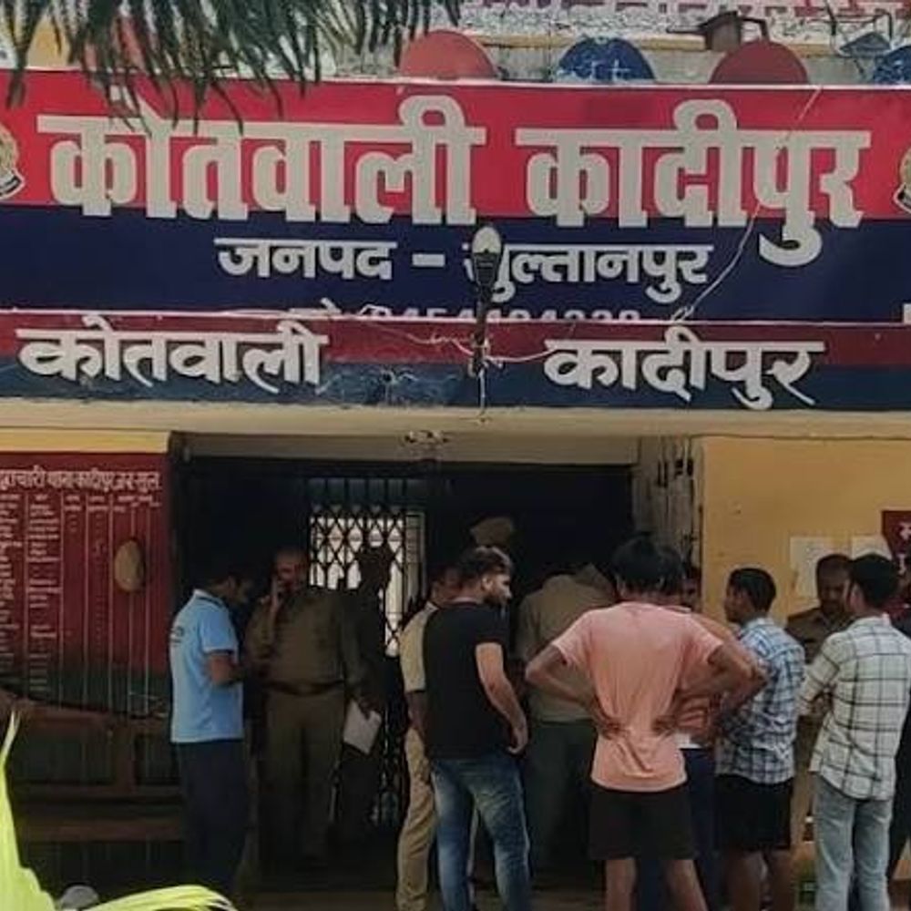 सुल्तानपुर में निजी तस्वीरों से ब्लैकमेल कर 12 लाख वसूले:15 लाख और मांगे, युवती की शिकायत पर केस दर्ज; भाई को भेजीं तस्वीरें