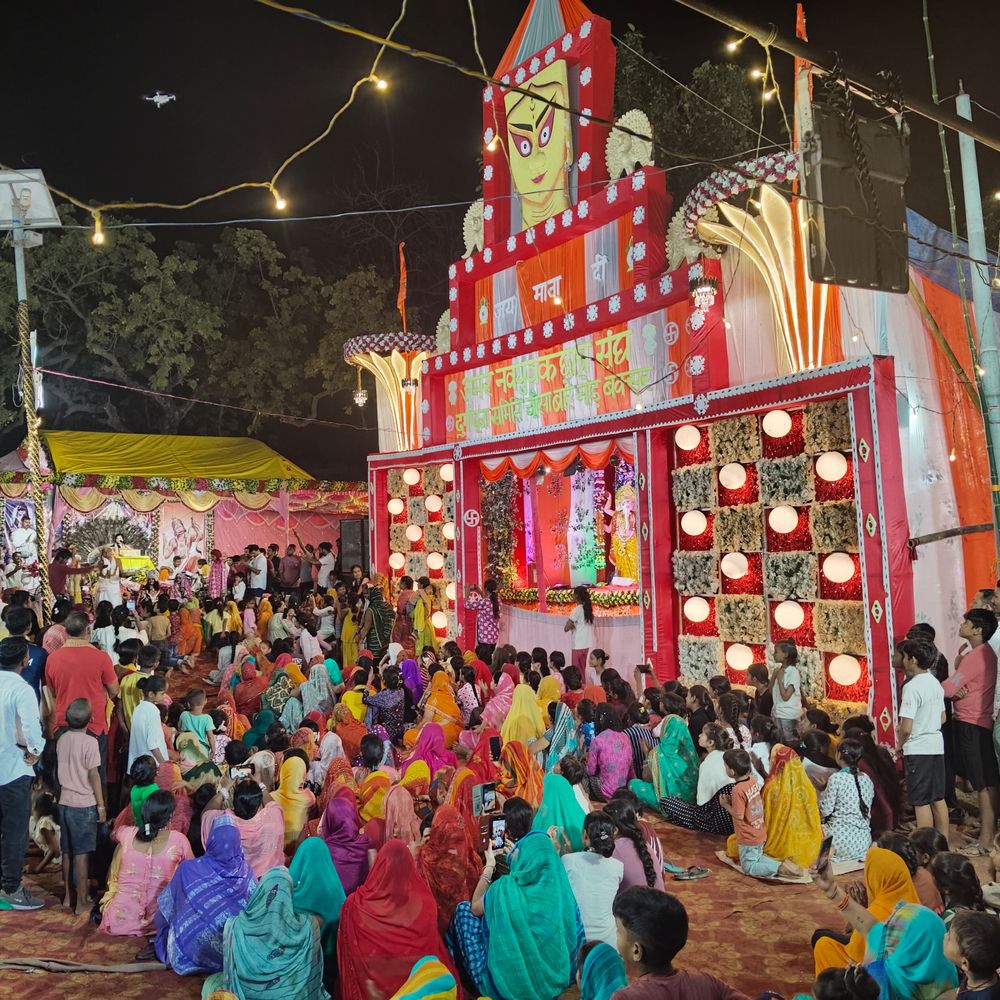 भागवत कथा में कृष्ण-सुदामा मिलन का प्रसंग देख श्रद्धालु भावुक:मित्र सुदामा के लिए नंगे पांव दौड़े भगवान कृष्ण, कलाकारों ने झांकी से किया लाइव परफॉरमेंस