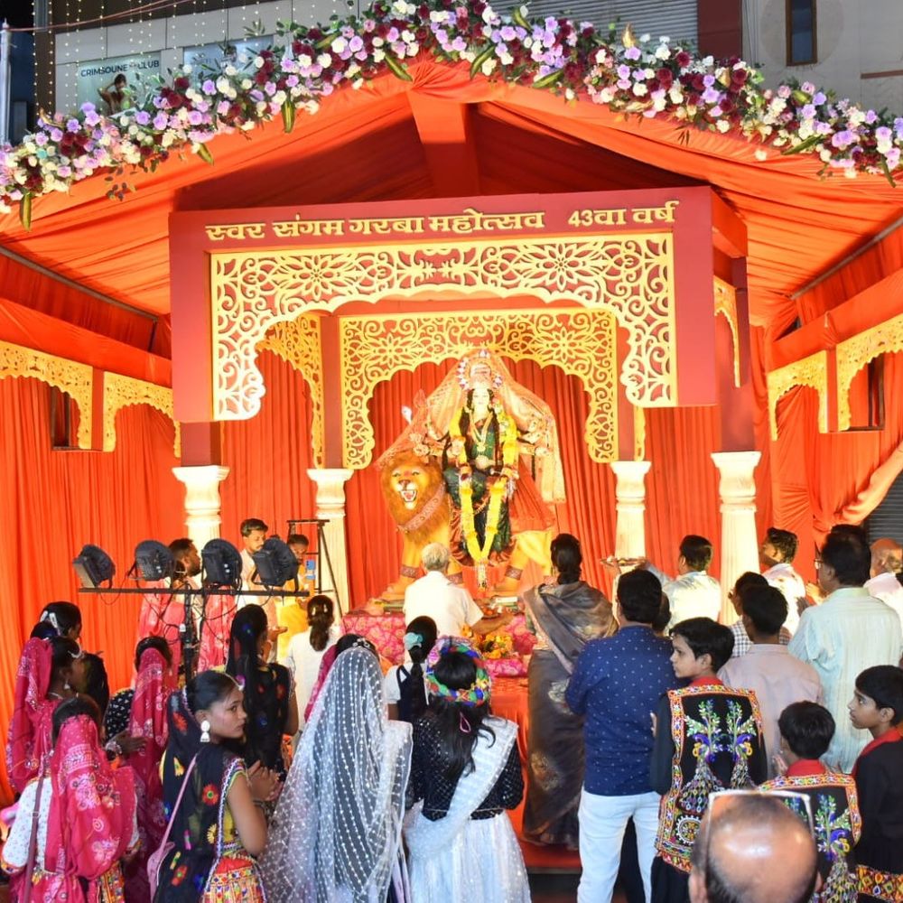 हिंदू-मुस्लिम कलाकार मिलकर कर रहे माता की साज-सज्जा:25 वर्षों से स्वर संगम में दे रहे संगीत सेवा; बड़वानी में गंगा-जमुनी तहजीब की मिसाल