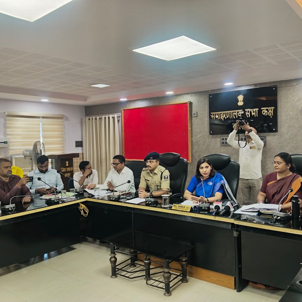 दशहरा पर 346 पूजा पंडालों पर रहेगी प्रशासन की नजर:सुरक्षा के लिए दंडाधिकारी, पुलिस तैनात; 15 पंडालों में लगेंगे सूर्य घर योजना शिविर