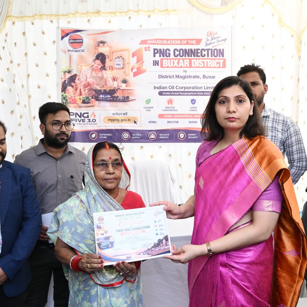 बक्सर-पहली बार घरों तक पहुंची पाइपलाइन से गैस:डीएम साहिला ने किया शुभारंभ, डुमरांव की टेक्सटाइल कॉलोनी में PNG सेवा शुरू