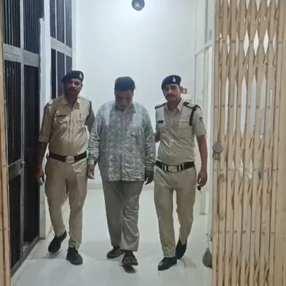 महिला यात्रियों के कान से बालियां चुराने वाला अरेस्ट:एक सप्ताह में 3 वारदातों का खुलासा; 82 हजार की सोने की बालियां बरामद