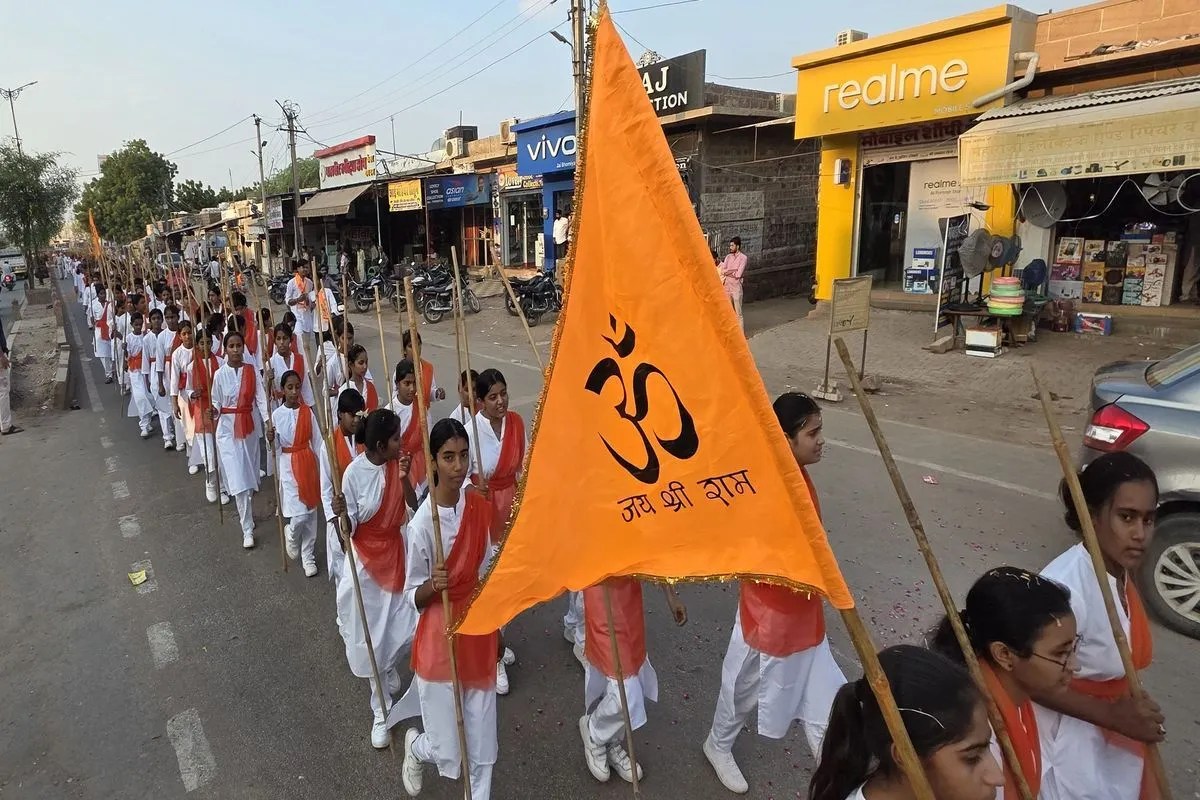 jaisalmer: दुर्गा वाहिनी ने निकाला शक्ति संचलन, युवा शक्ति को सद्मार्ग पर चलने का संदेश