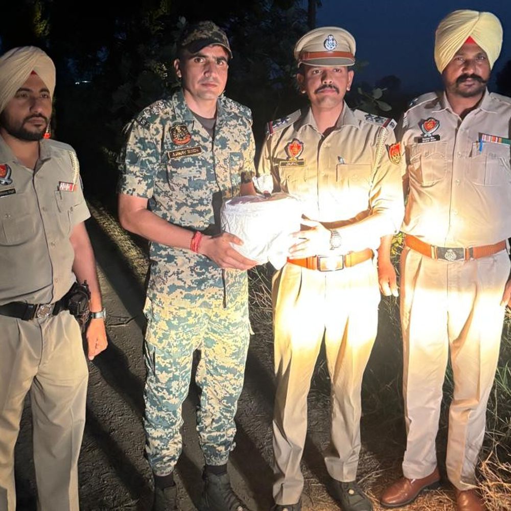 तरनतारन में खेमकरण सीमा पर 1 किलो हेरोइन बरामद:पंजाब पुलिस व बीएसएफ ने चलाया था जॉइंट ऑप्रेशन; बॉर्डर पार ड्रोन से आई खेप की आशंका