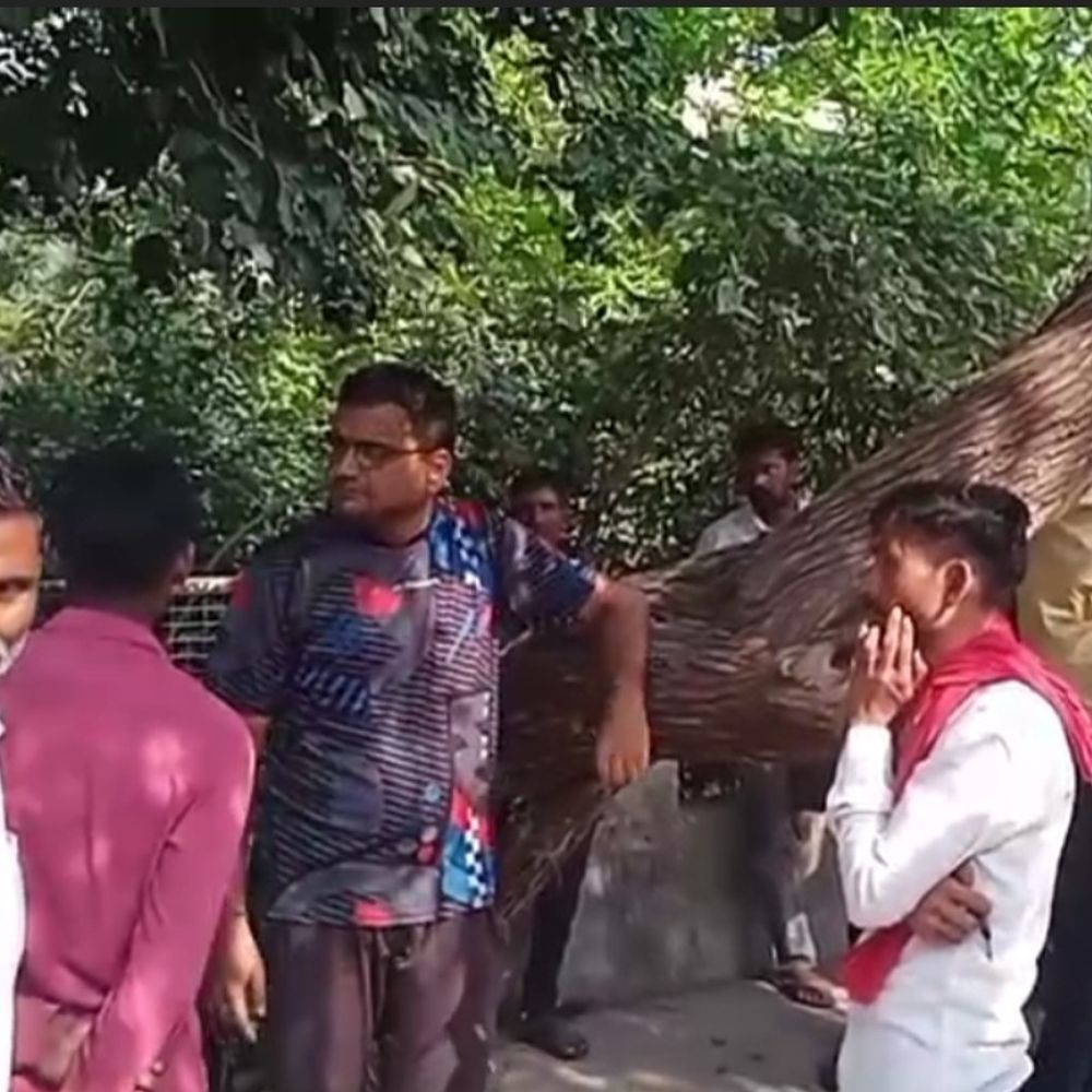 जालौन में हाईटेंशन लाइन की चपेट में आया युवक:पानी की टंकी निर्माण के दौरान हुआ हादसा, अस्पताल ले जाते समय मौत