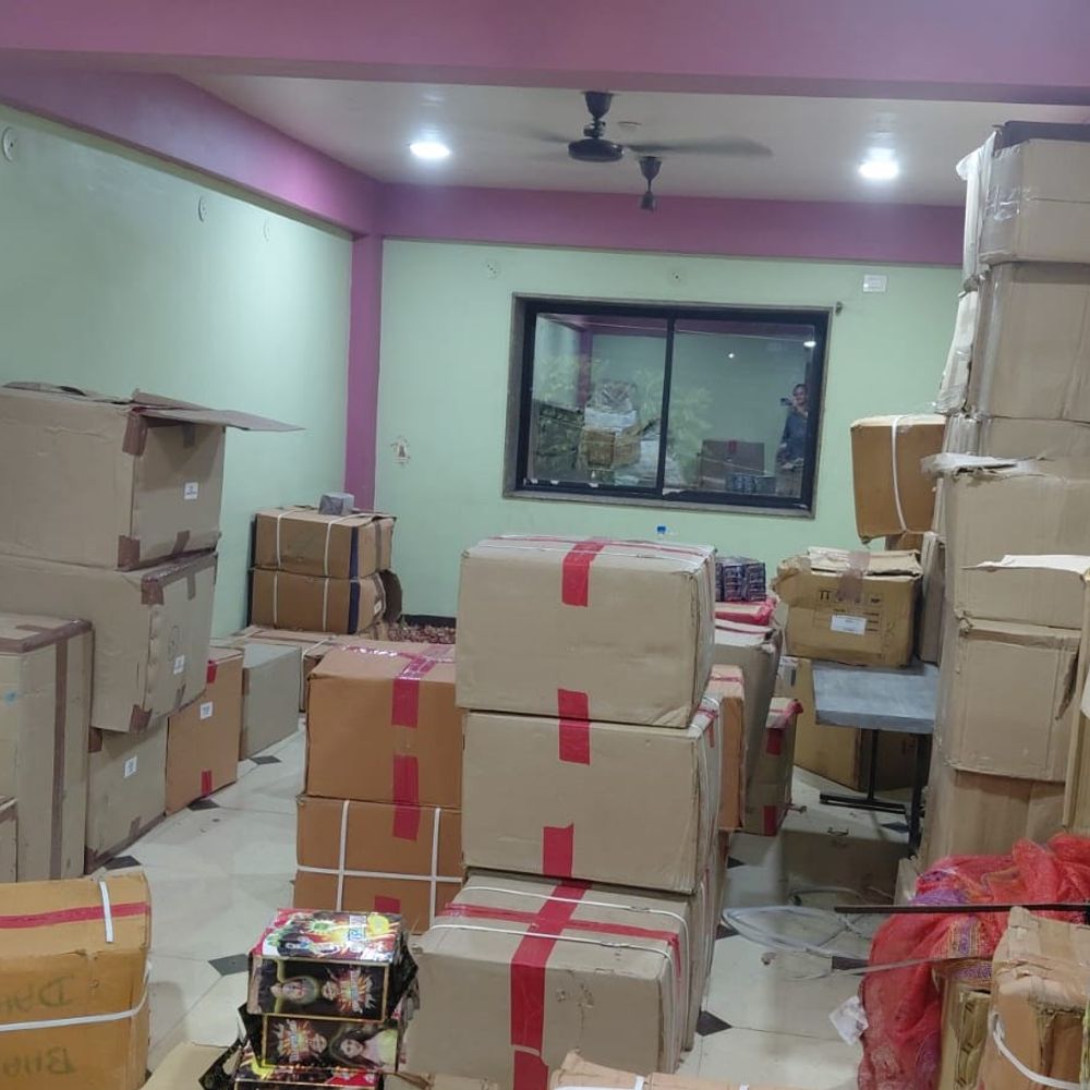 राजगढ़ के होटल से 9 क्विंटल पटाखे जब्त:सुरक्षा इंतजाम नदारद, पुलिस ने 2.80 लाख का माल किया जब्त