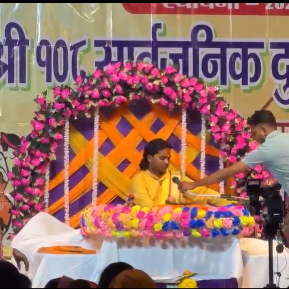 पाकुड़ में दुर्गा पूजा पर 7 दिवसीय भागवत कथा शुरू:वृंदावन के गौतम आनंद महाराज सुनाएंगे कथा, पंकज साहा ने किया उद्घाटन